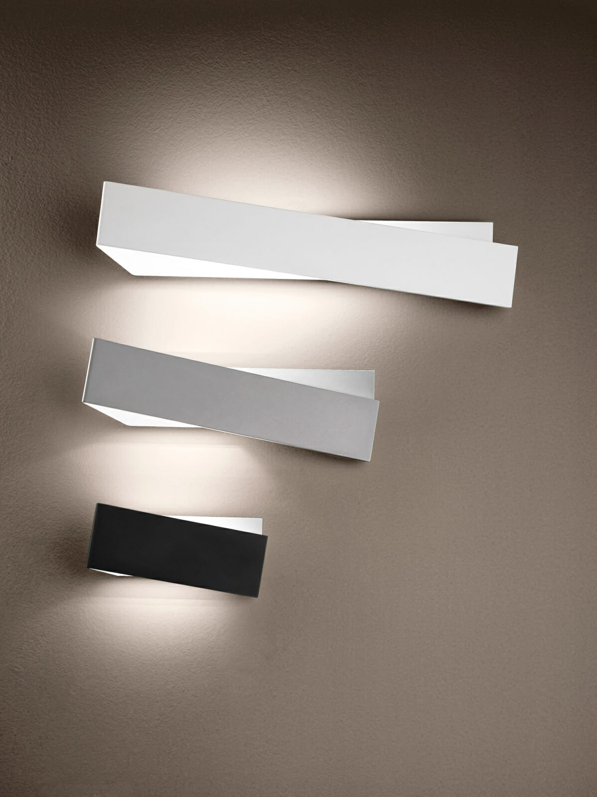 Zig Zag W Linea Light Wall Lamp LED bulbs compatible La Luce